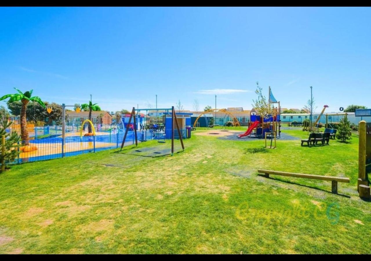 Mp768 - Camber Sands Holiday Park - Huge Lodge - Small Dog Friendly - Sleeps 8 Esterno foto