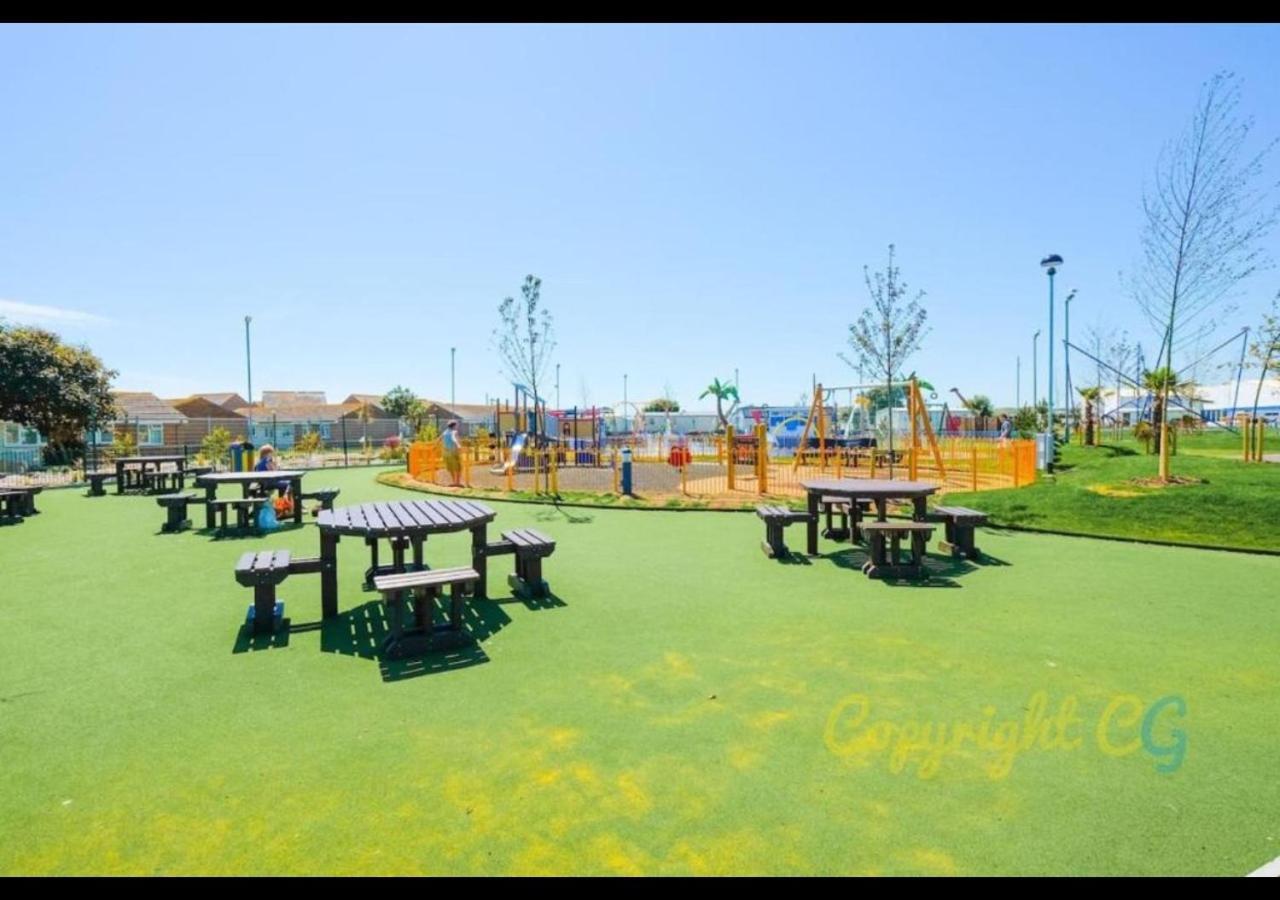 Mp768 - Camber Sands Holiday Park - Huge Lodge - Small Dog Friendly - Sleeps 8 Esterno foto